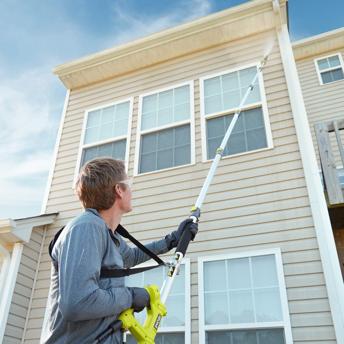 Siding cleaner sprayer